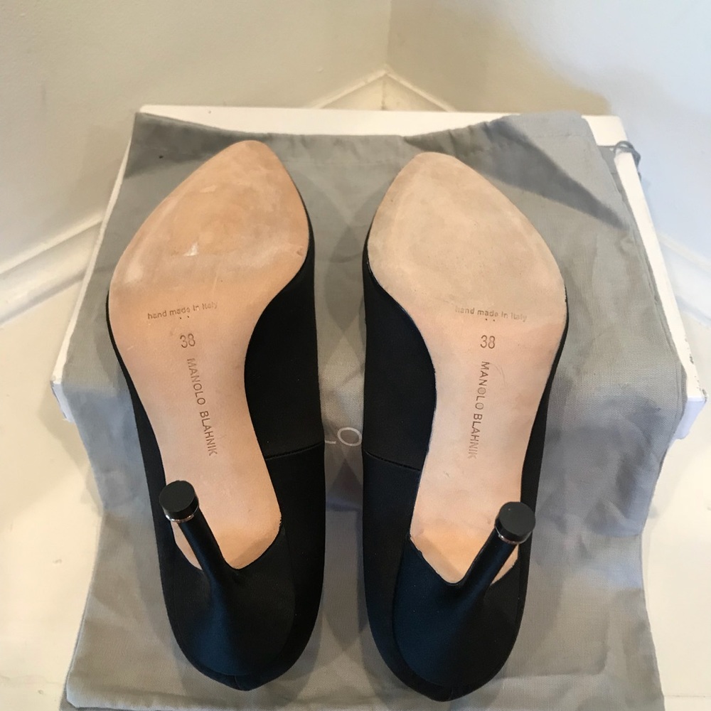 NEW • Manolo Blahnik • Satin Hangisi Pumps Crystal - Picture 8 of 8